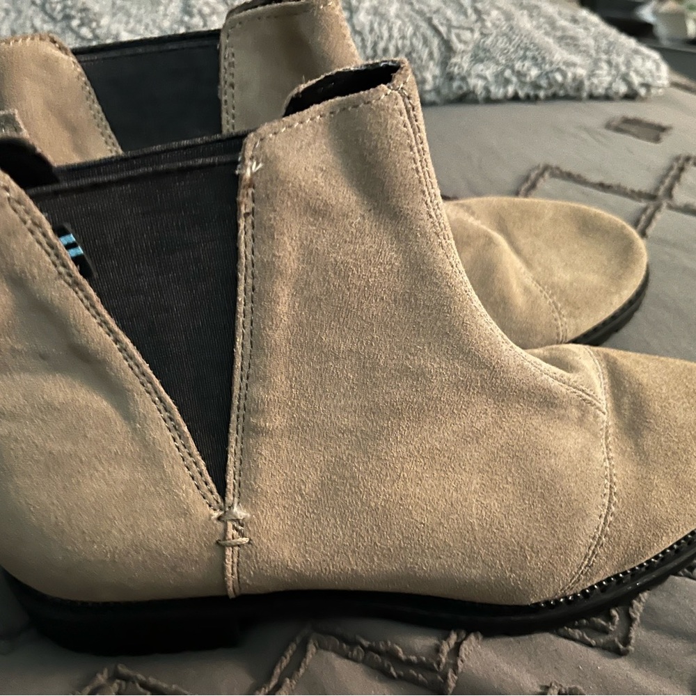 NWT Tom’s Boots